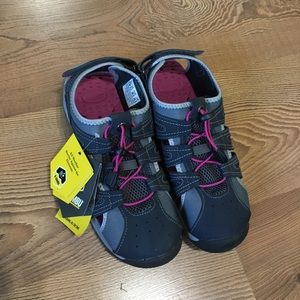 Khombu Woman’s all seasons size 8 1/2